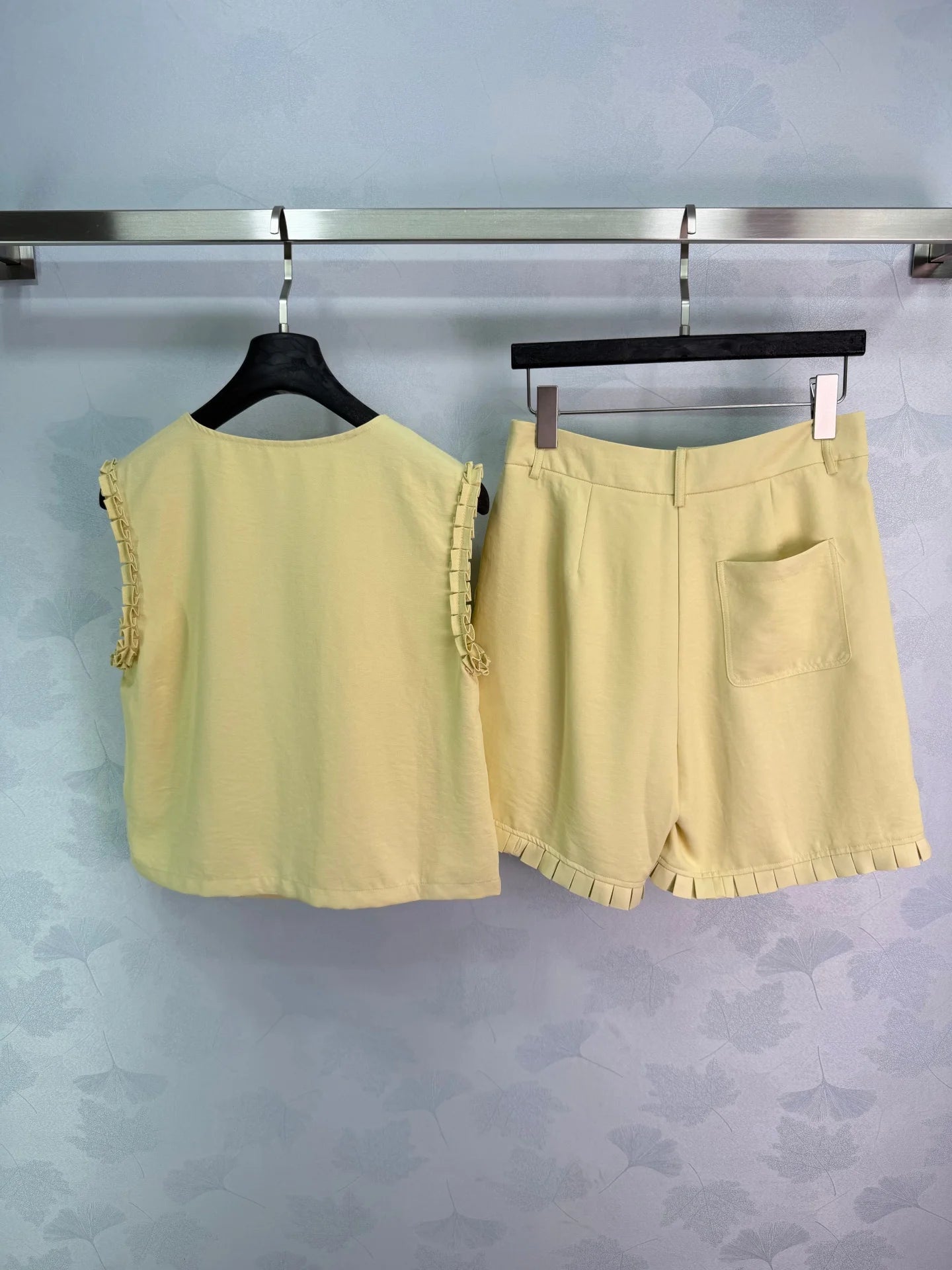 2026 Summer Women's Ruffle Sleeveless Top Pleated Shorts Set Sweet Girl Style Slim Fit 2-Piece Outfit ZX146