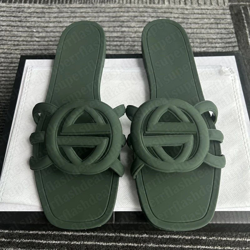 2026 Summer New Women's Hollow Flat Slippers Versatile Casual Beach Slippers
