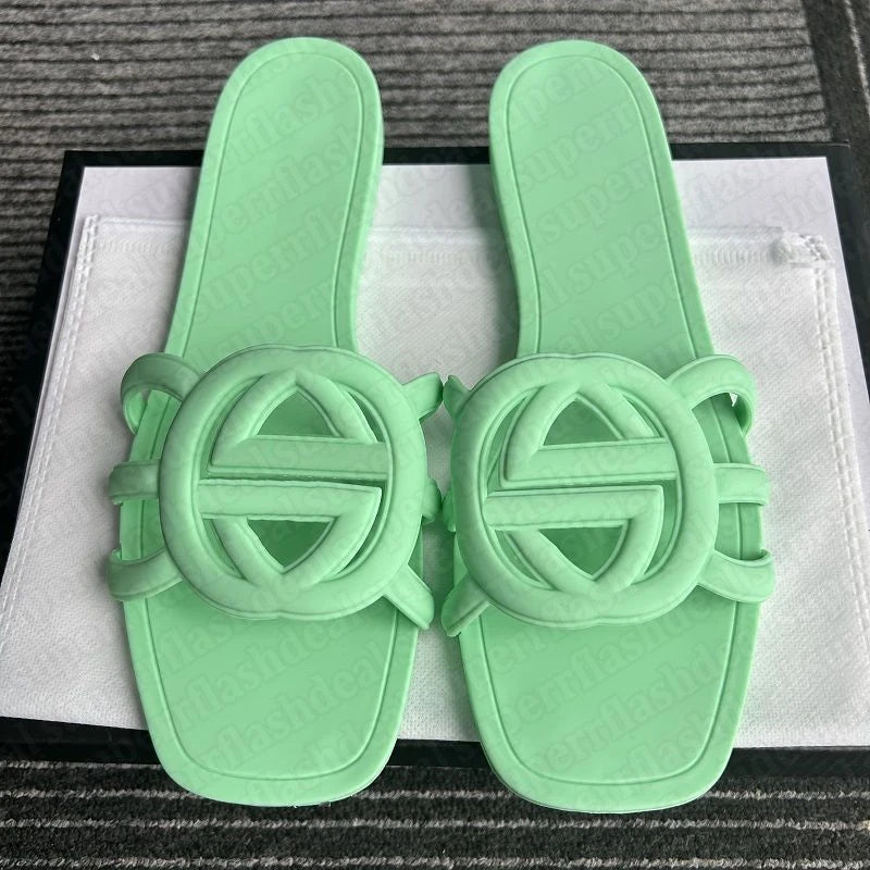 2026 Summer New Women's Hollow Flat Slippers Versatile Casual Beach Slippers