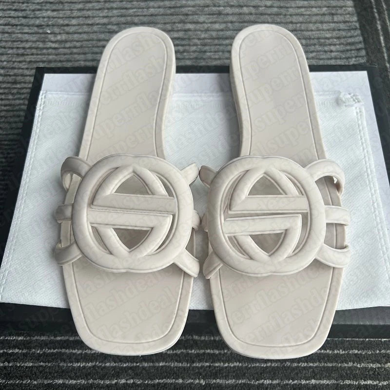 2026 Summer New Women's Hollow Flat Slippers Versatile Casual Beach Slippers