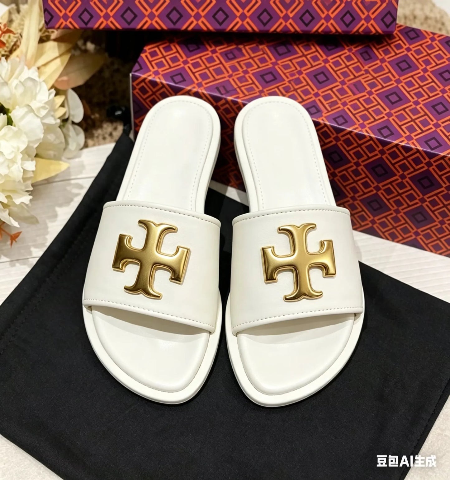 2026 Summer New Women's Hollow Flat Slippers Versatile Casual Beach Slippers Women's Outer Wear Letter Embroidery Beach Vacation Thick Heel