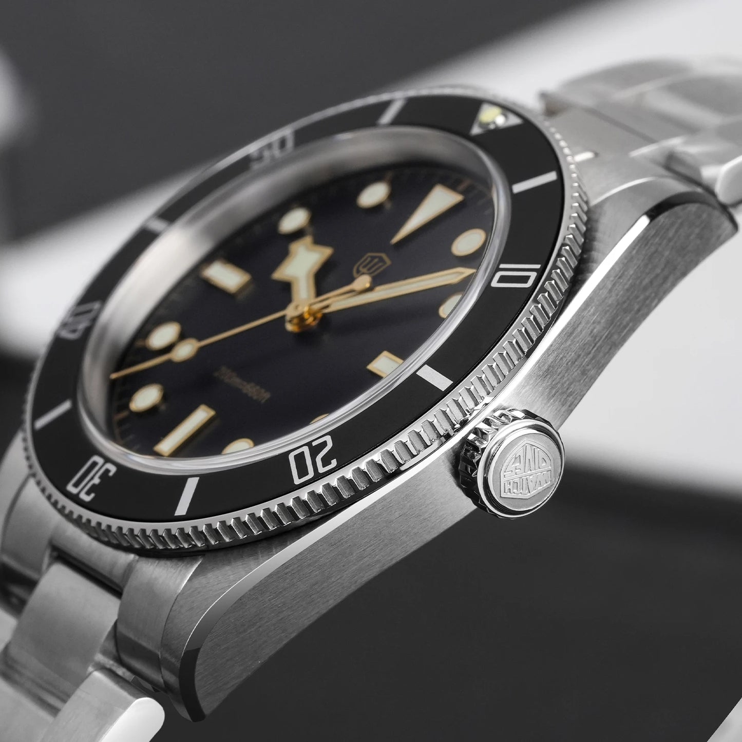 Watchdives WD7922 Vintage Quartz 200M Waterproof Mens Luxury Watch