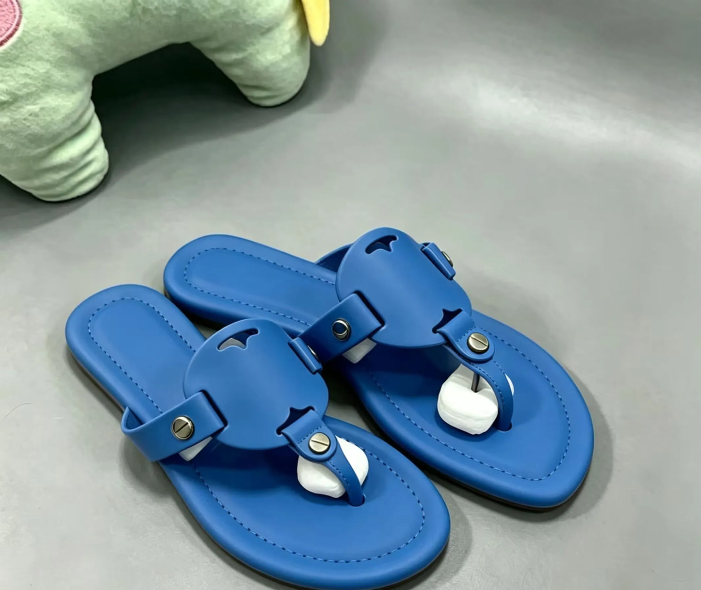 Women's Flat Sandals Summer Fashion Slip-On Slippers Square Toe Open-Toe Design, Suitable for Everyday Women Wear Flat Slippers