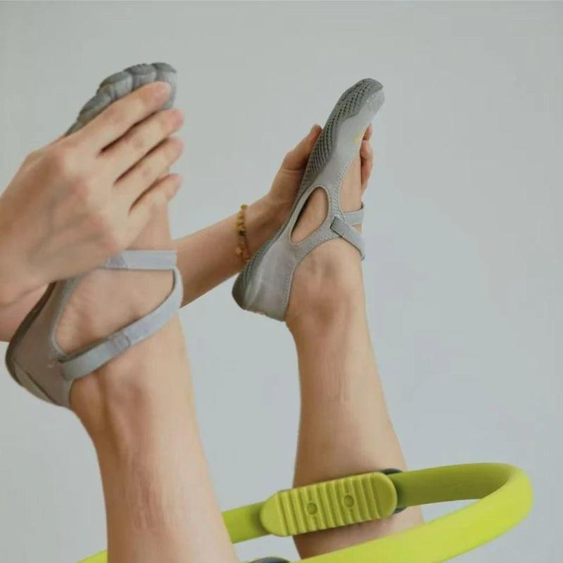 Women Barefoot Five Toe Shoes Anti Slip Yoga Pilates Shoes Lightweight Breathable Fitness Dance Outdoor Training Shoes