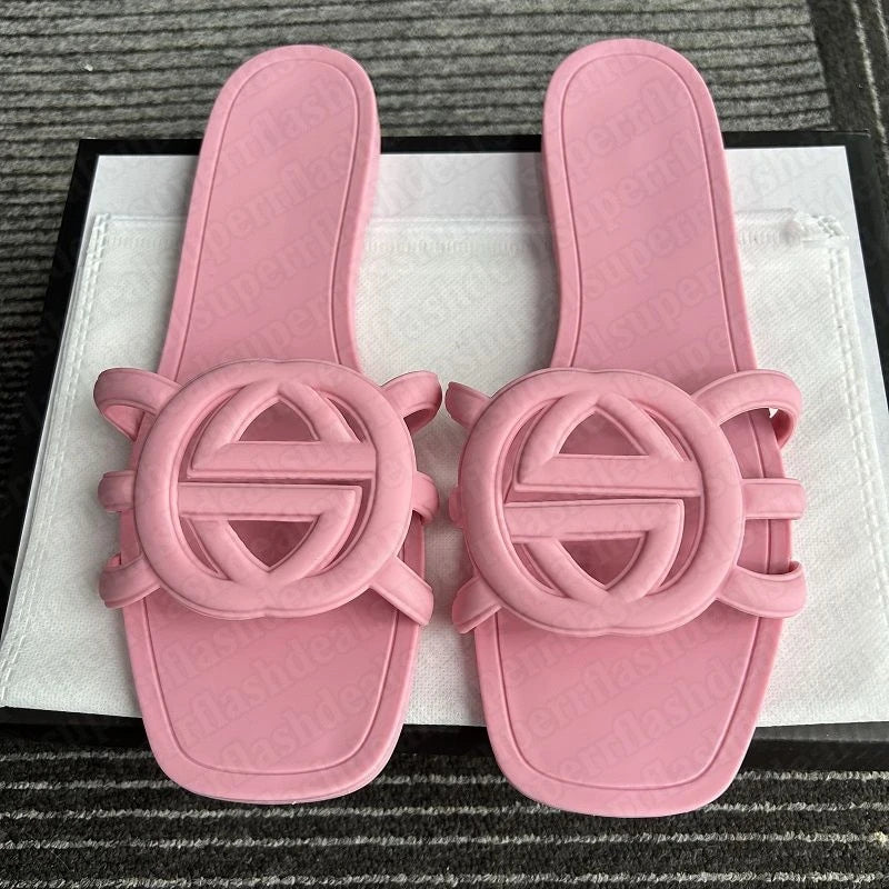 2026 Summer New Women's Hollow Flat Slippers Versatile Casual Beach Slippers