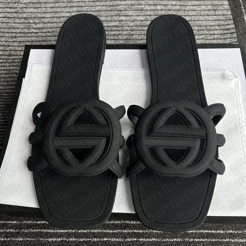 2026 Summer New Women's Hollow Flat Slippers Versatile Casual Beach Slippers